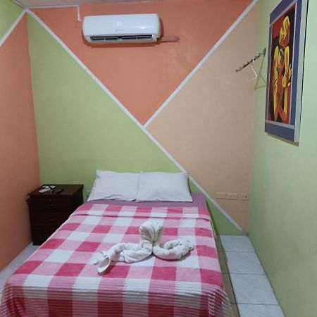 Hostal Venecia -Tu Casa En Manta. Bagian luar foto